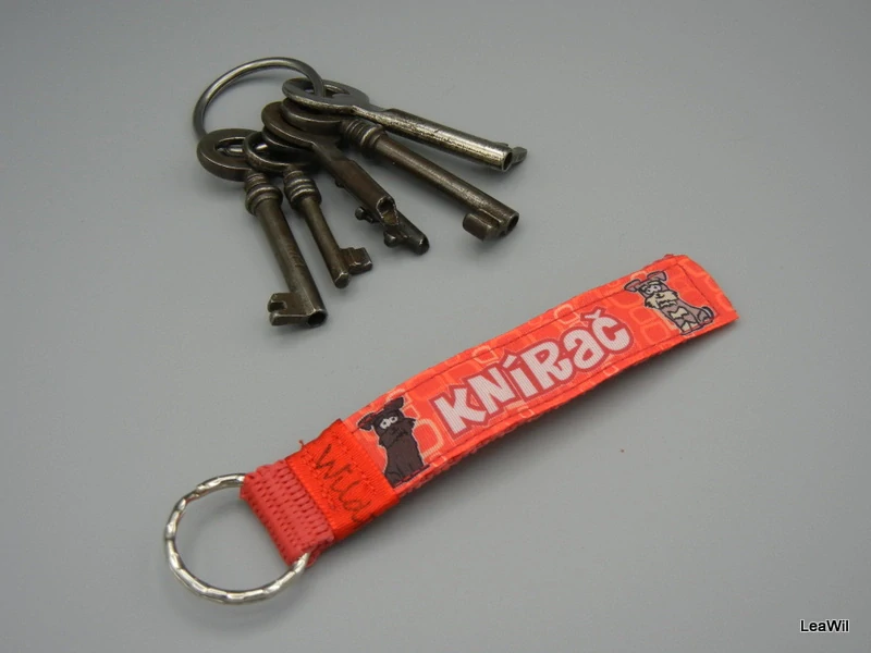 Klíčenka taft 2 cm knírač - pásek s kroužkem