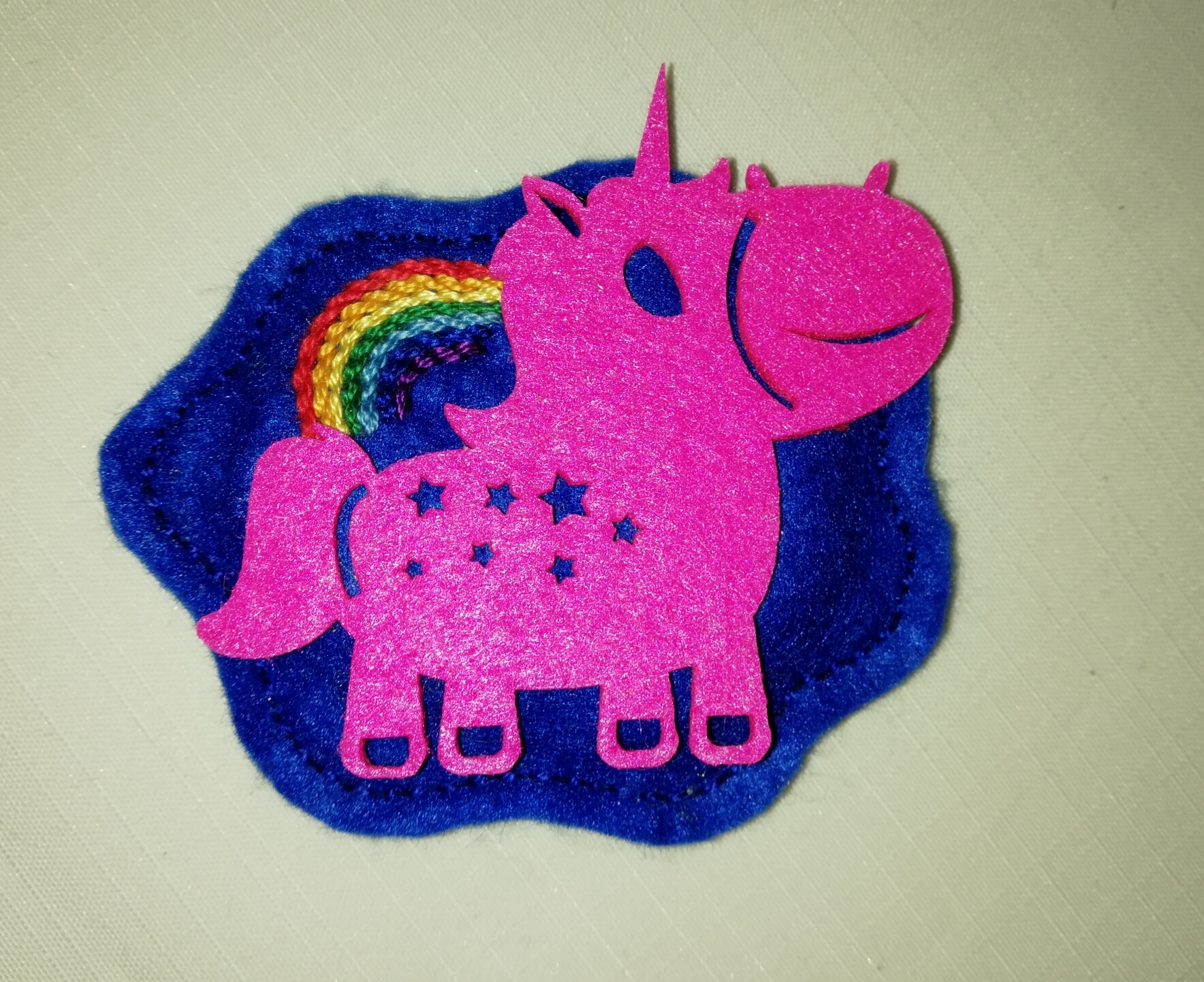 Jednorožec modrý - brožka/spona filc