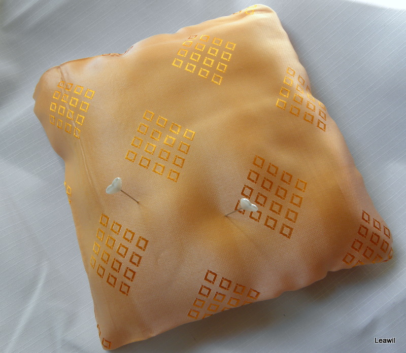 Polštářek pod prstýnky viskoza sv.oranž, oranž vzor