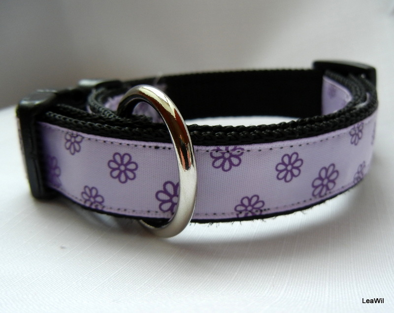 Obojek satén s krajkovými kvítky 2cm