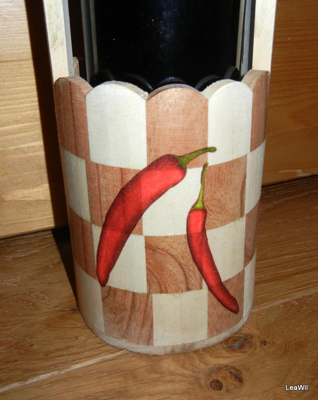 Nosič na víno - dřevěný, chilli