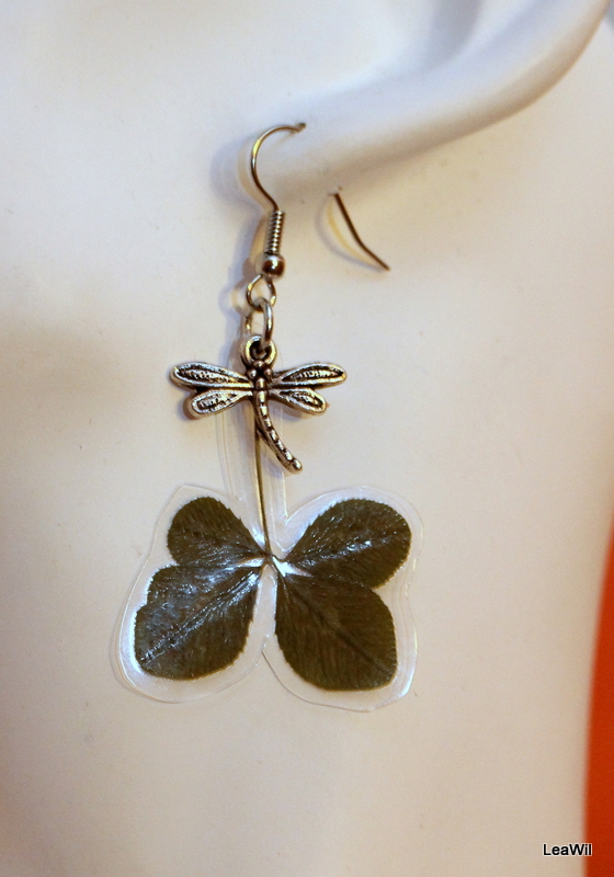 Čtyřlístkové naušnice a přívěsek s vážkami