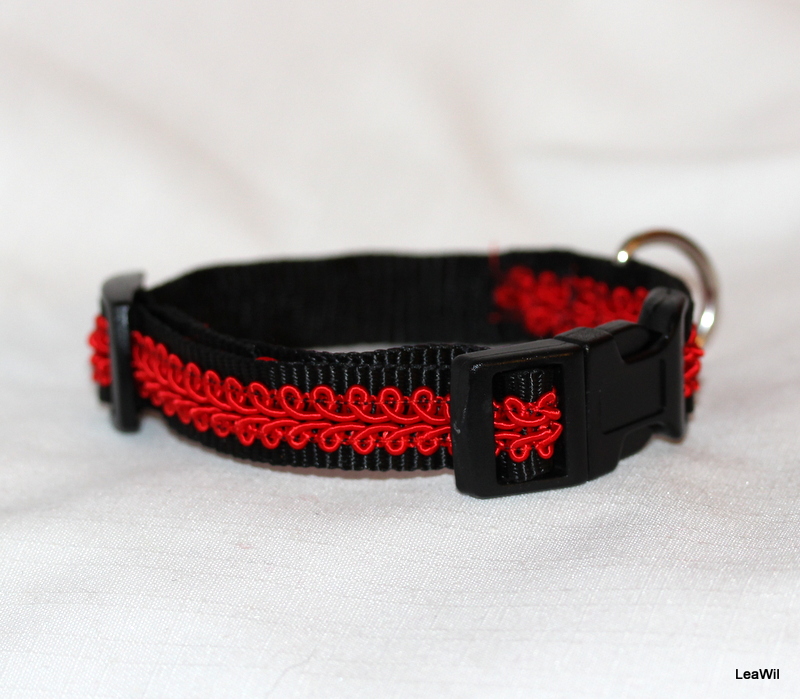 Obojek červené kroucánky 1,5cm