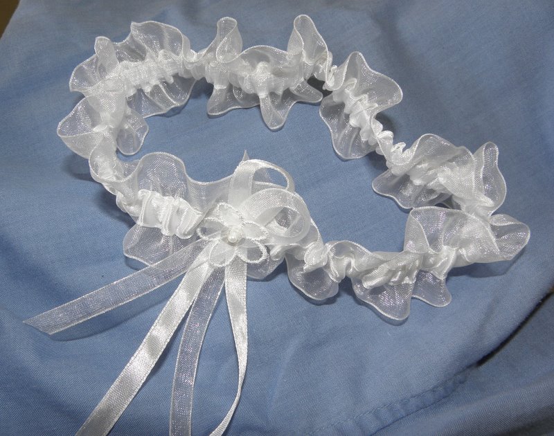 Podvazek šifonový bílý se zdobením