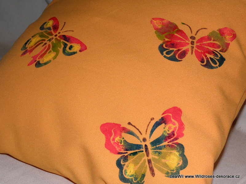 Polštář duhoví motýli
