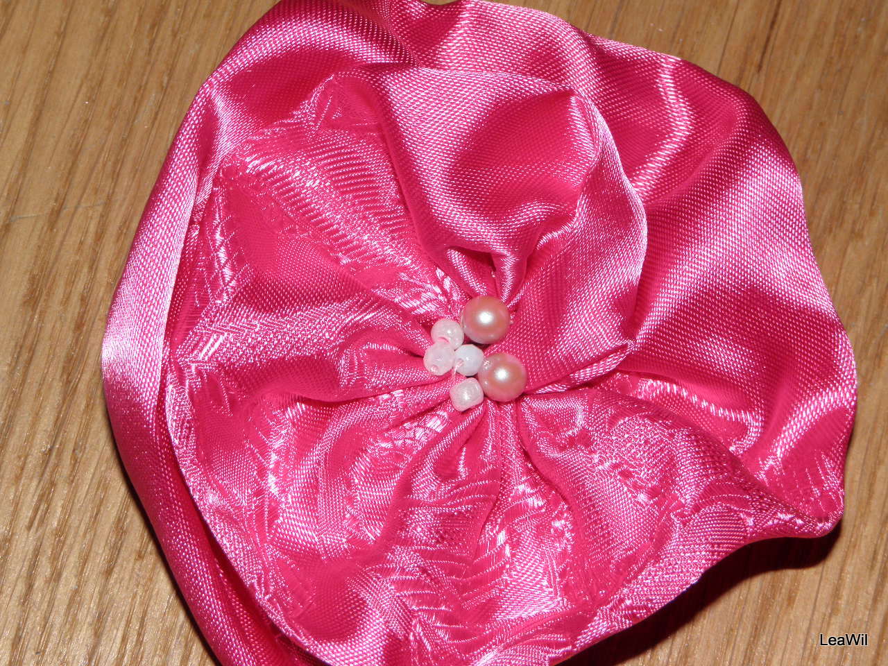 Růže tmavě růžová