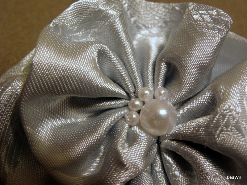 Růže modrostříbrná