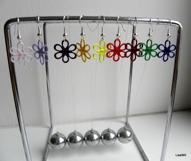 Saténová kytička závěs - různé barvy