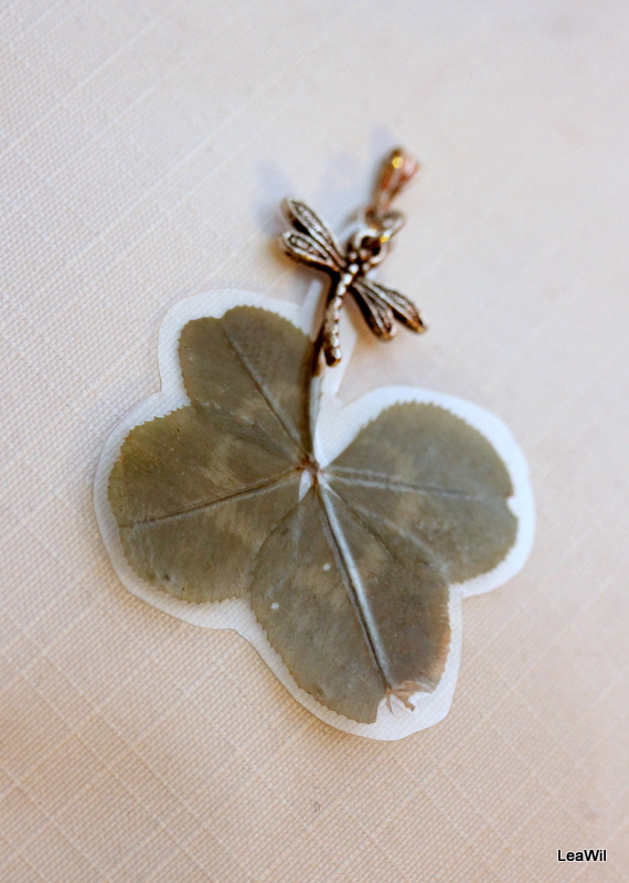 Čtyřlístkové naušnice a přívěsek s vážkami