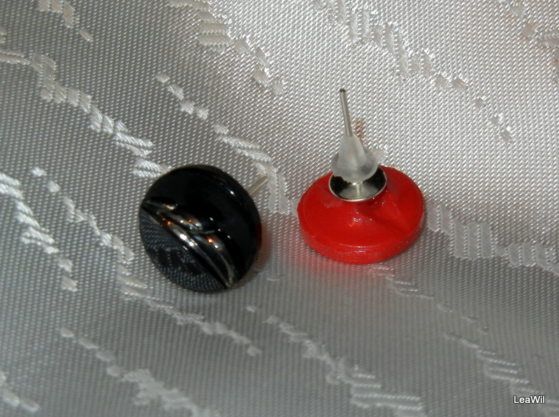 Červeno-černé knoflíkové