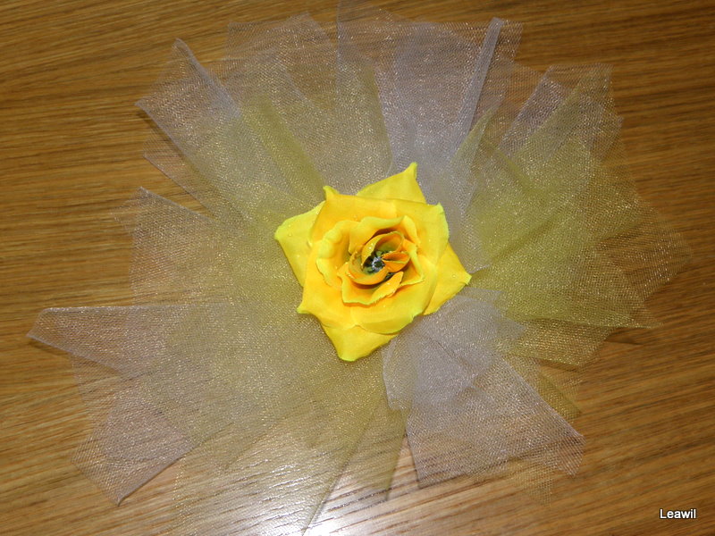 Závojová ozdoba tyl žlut