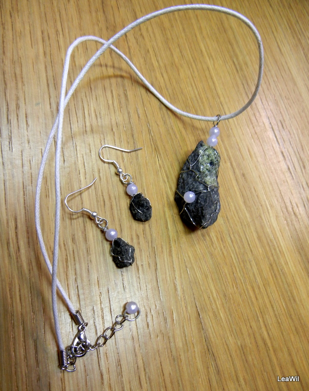 Čedičovo-olivínová s perličkami (svatba) sada