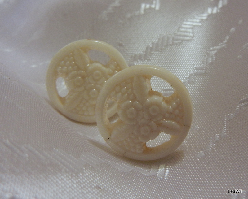 Knoflíková sada - bíle květinková