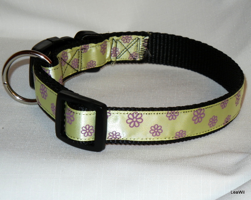 Obojek satén s krajkovými kvítky 2cm