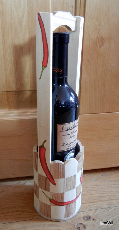 Nosič na víno - dřevěný, chilli