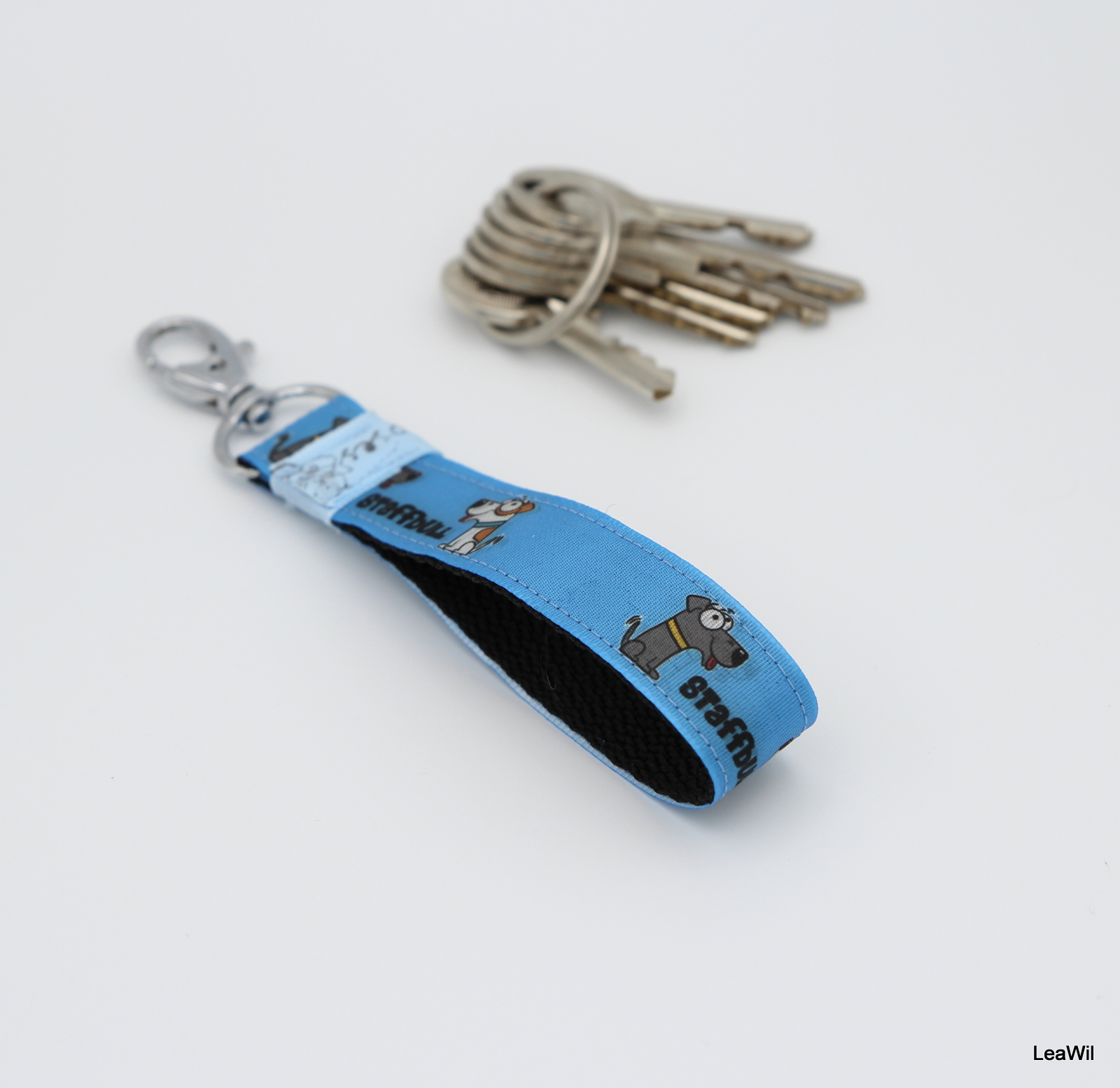 Klíčenka 2 cm staffbull modrá - poutko s karabinou