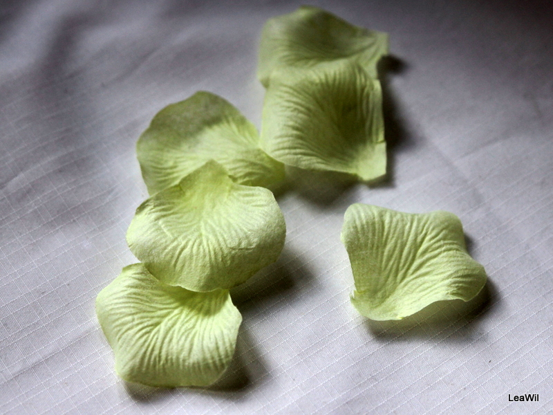 Okvětní plátky růží sv. zelené