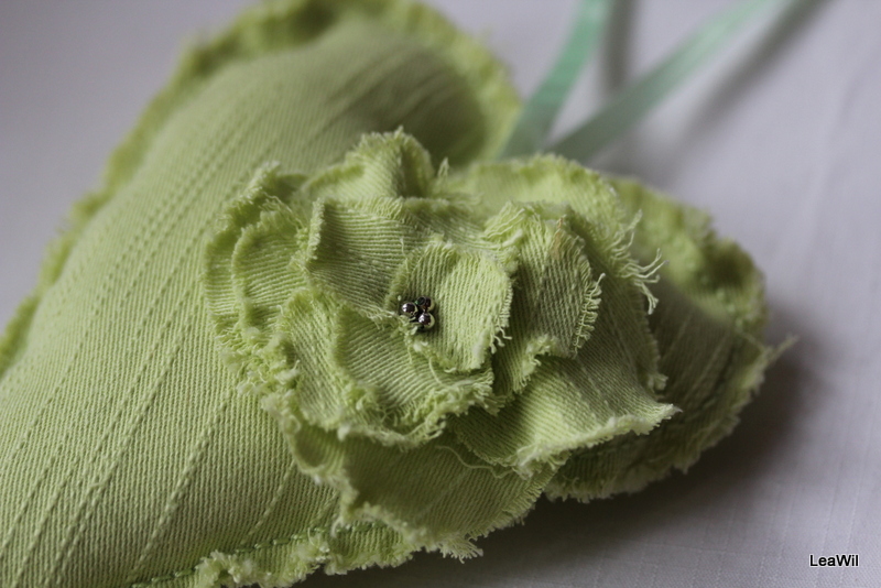 Dekorační srdíčko zelený květ