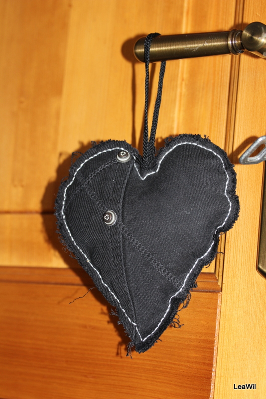 Dekorační srdíčko černé I.