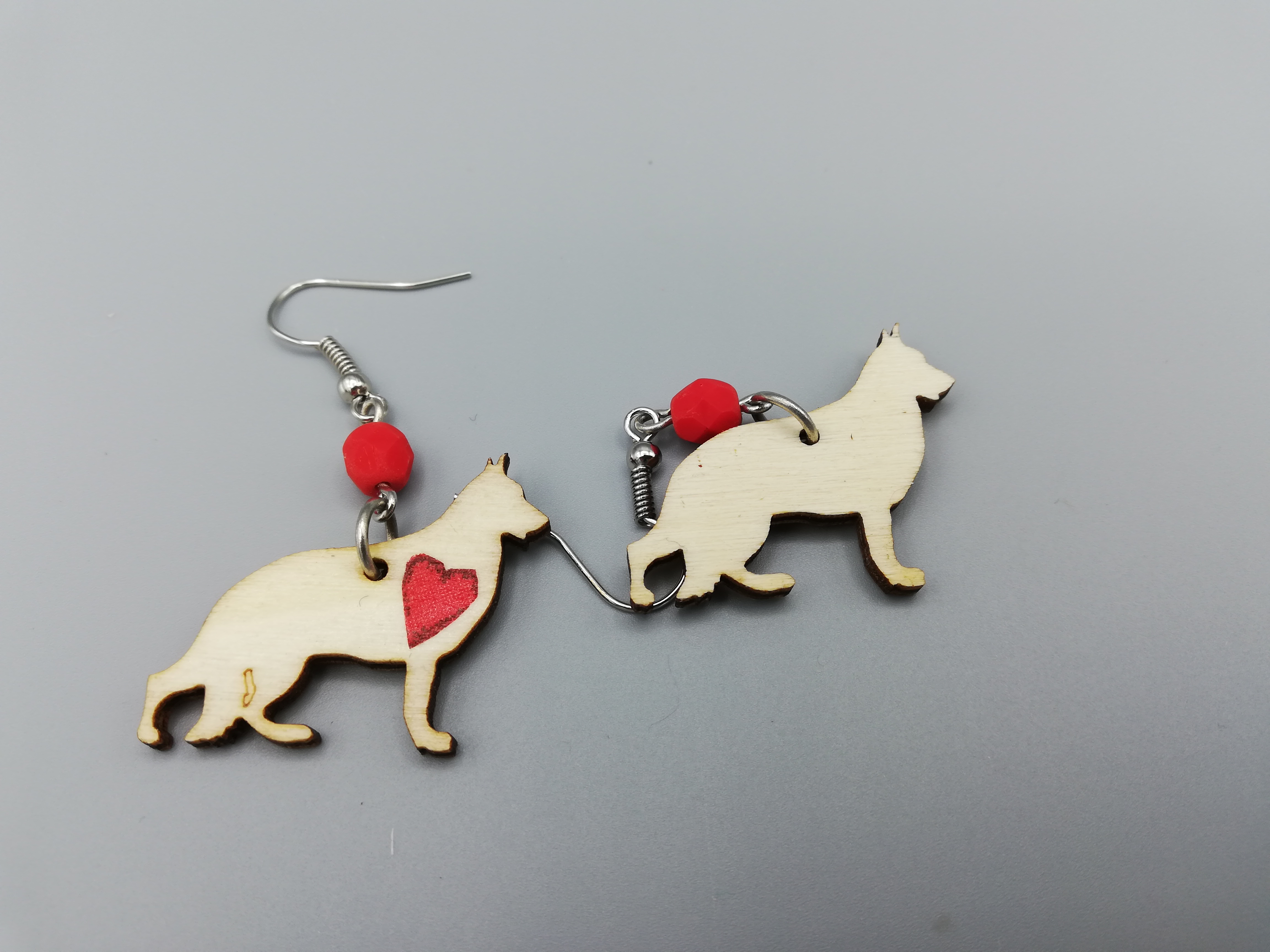 Naušnice pes německý ovčák srdce červené