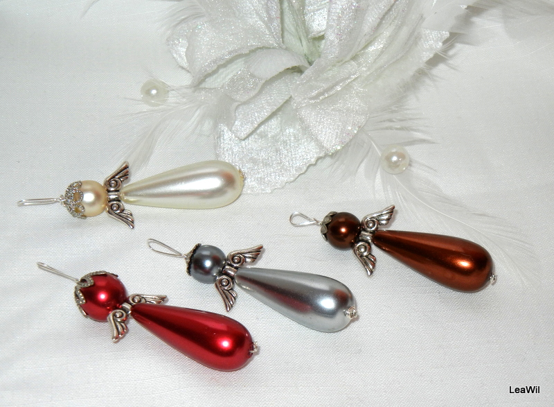 Andělíček perlový přívěšek - červený