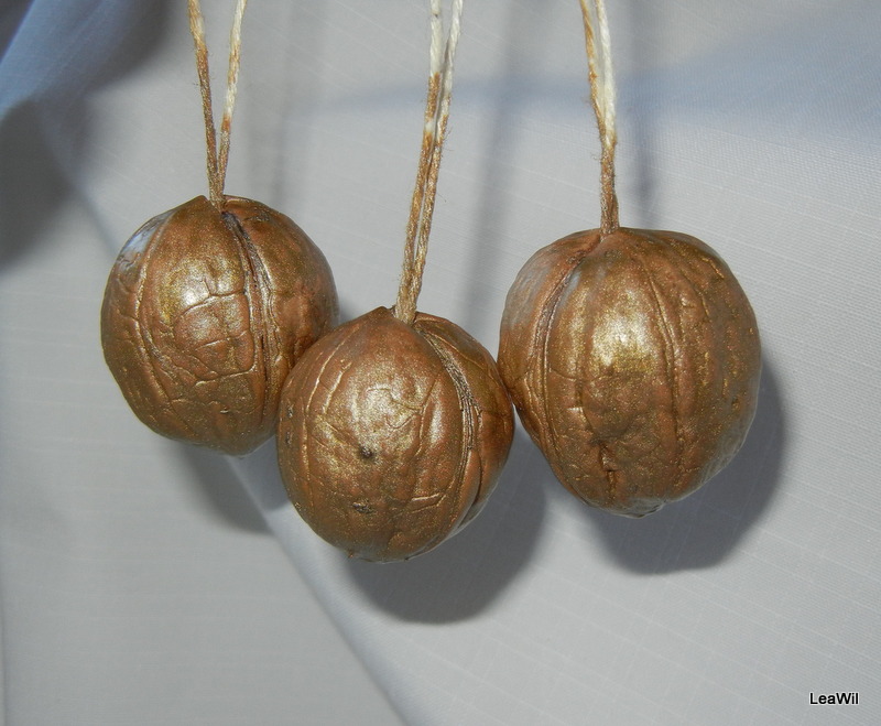 Tři oříšky pro Popelku přírodní menší zlaté