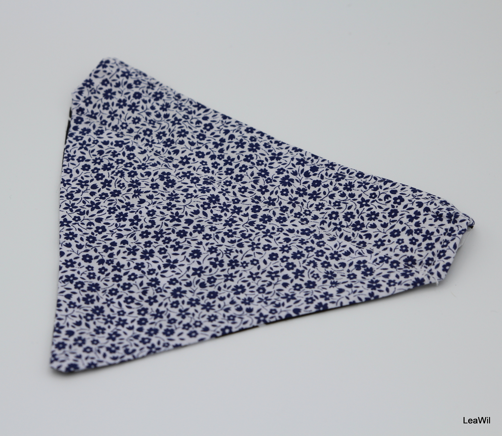 Šátek na obojek 2v1 M kočky červ