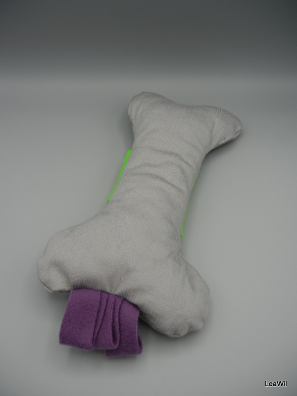 Kost pískací interaktivní "hard" šedá se zelenou