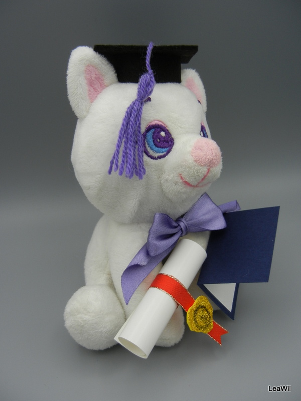 Promoční/maturitní kočka bílá s fial