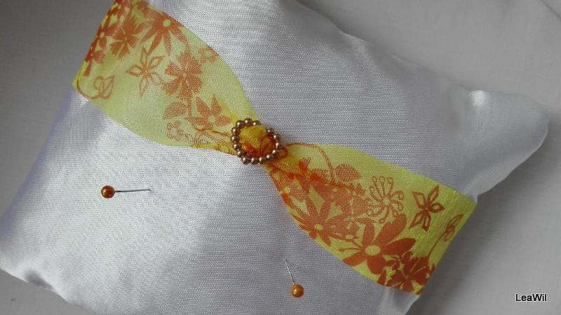 Polštářek pod prstýnky luxusní oranžožlutý