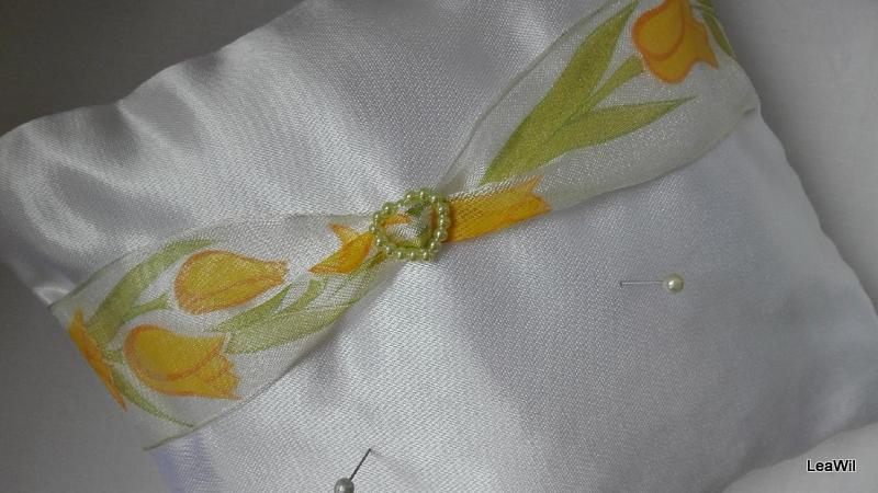 Polštářek - žlutozelený/bílý