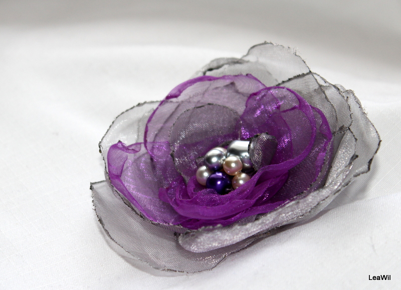 Organzová kytička fialovostříbrná
