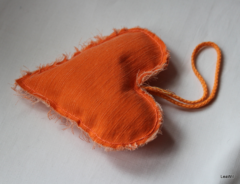 Dekorační srdíčko oranž květ