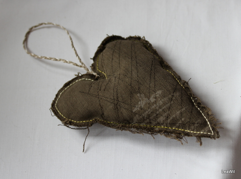 Dekorační srdíčko khaki prošívané