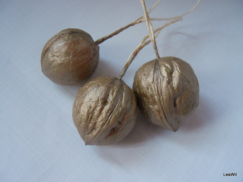 Tři oříšky pro Popelku přírodní menší zlaté