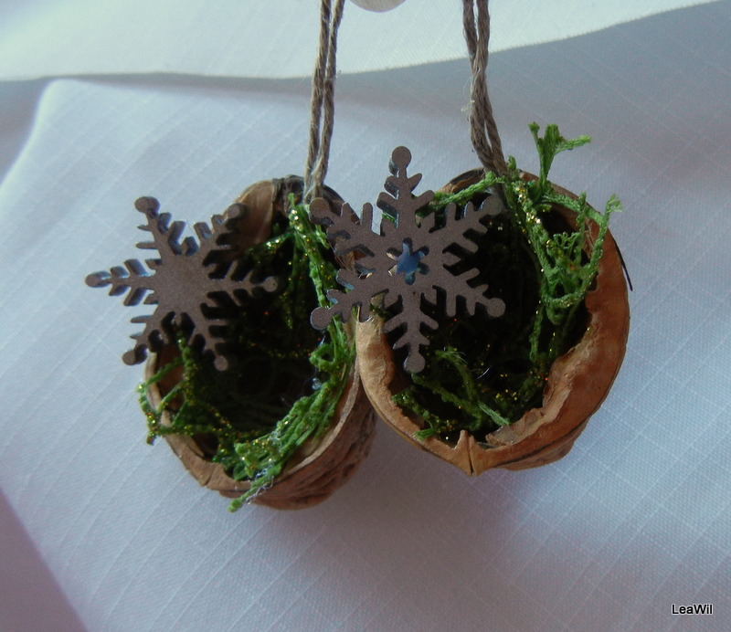 Stříbrná vločka v oříšku zelená glitr