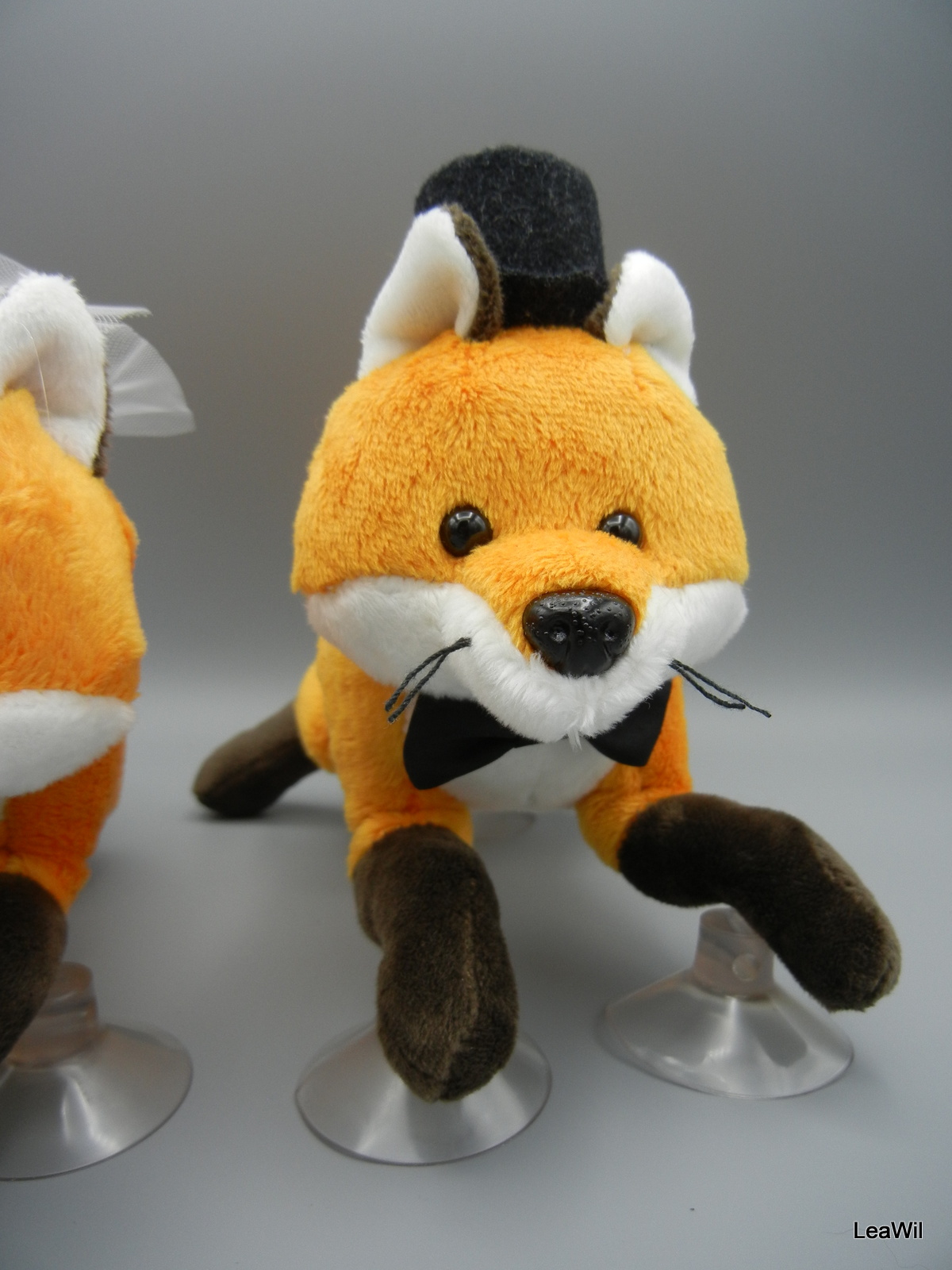 Plyšáci na auto lišky ležící