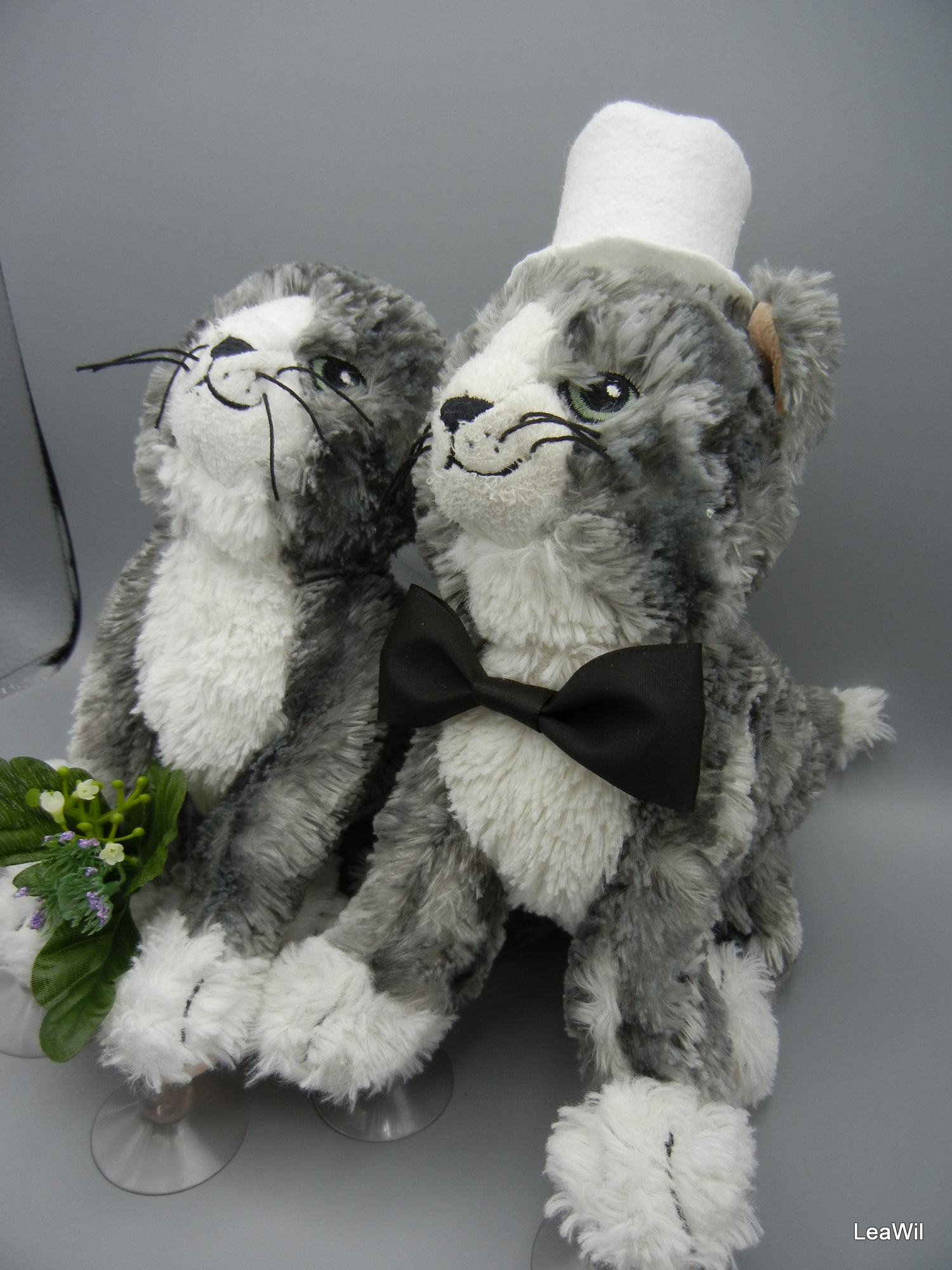 Plyšové kočky mouraté sedící