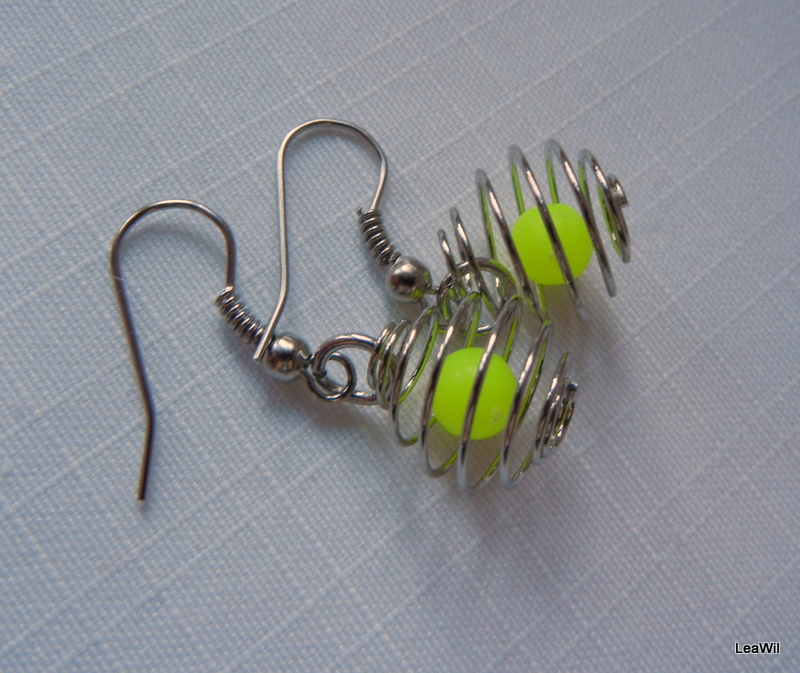 Neonky za mřížemi sada