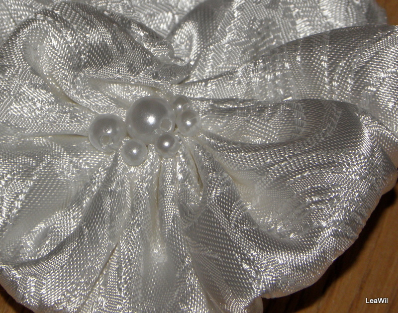 Růže bílá viskoza elip lesk+ perly