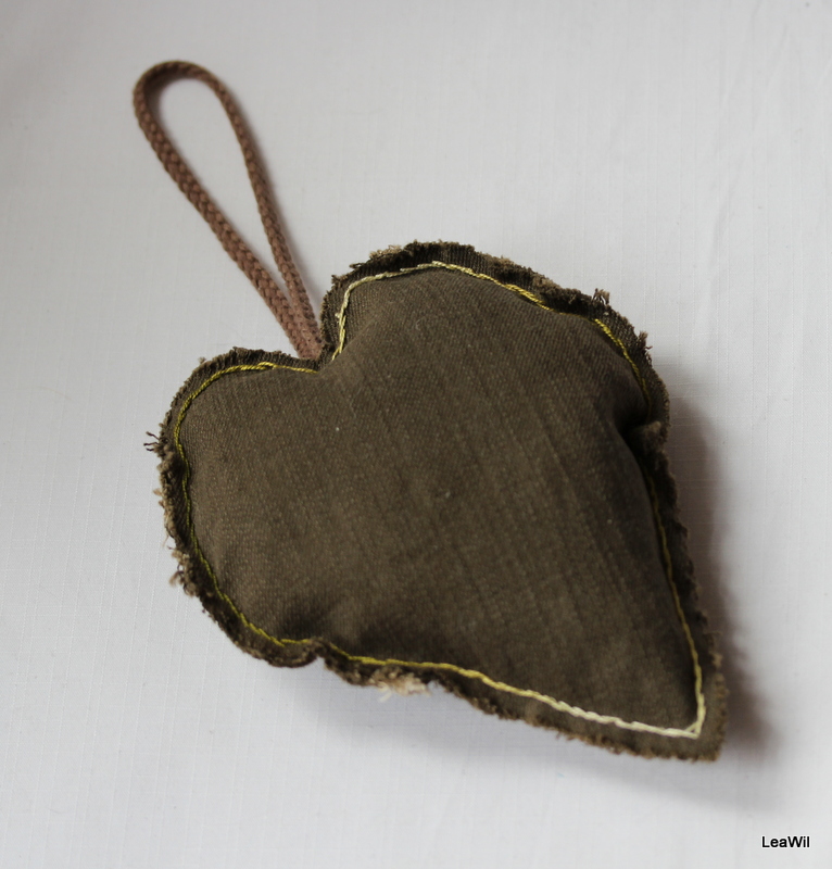 Dekorační srdíčko khaki kapsa I.