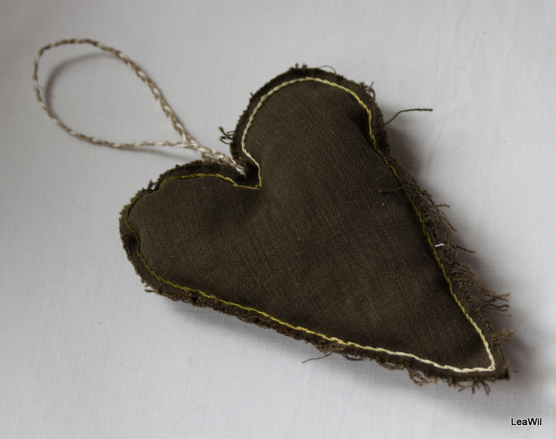 Dekorační srdíčko khaki prošívané