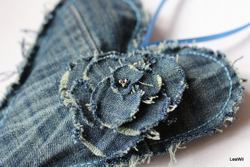 Dekorační srdíčko modré květ