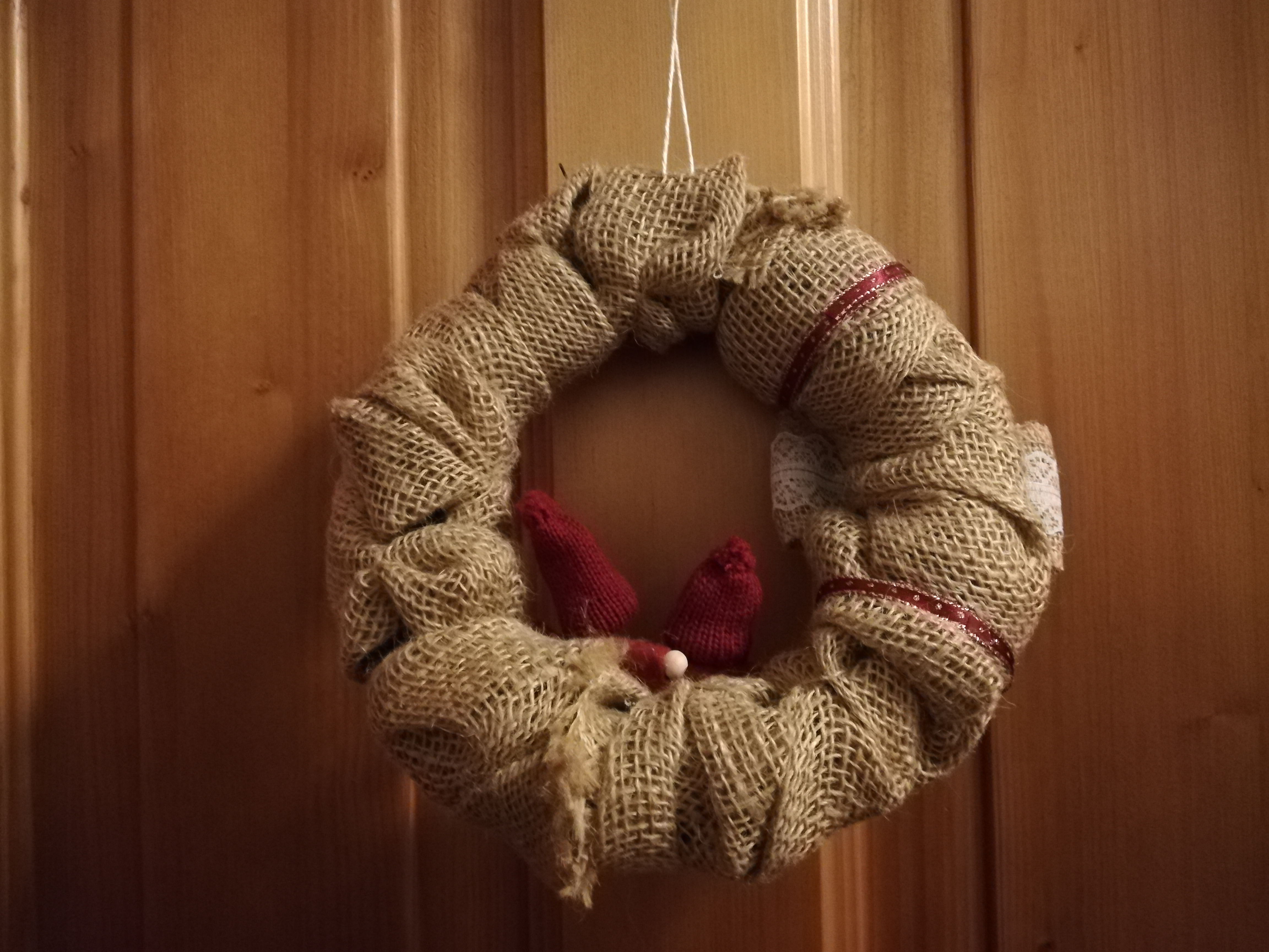 Věnec juta s bordo malý