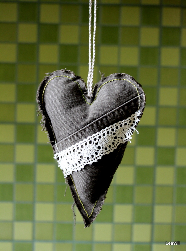 Dekorační srdíčko khaki krajka béž IV.