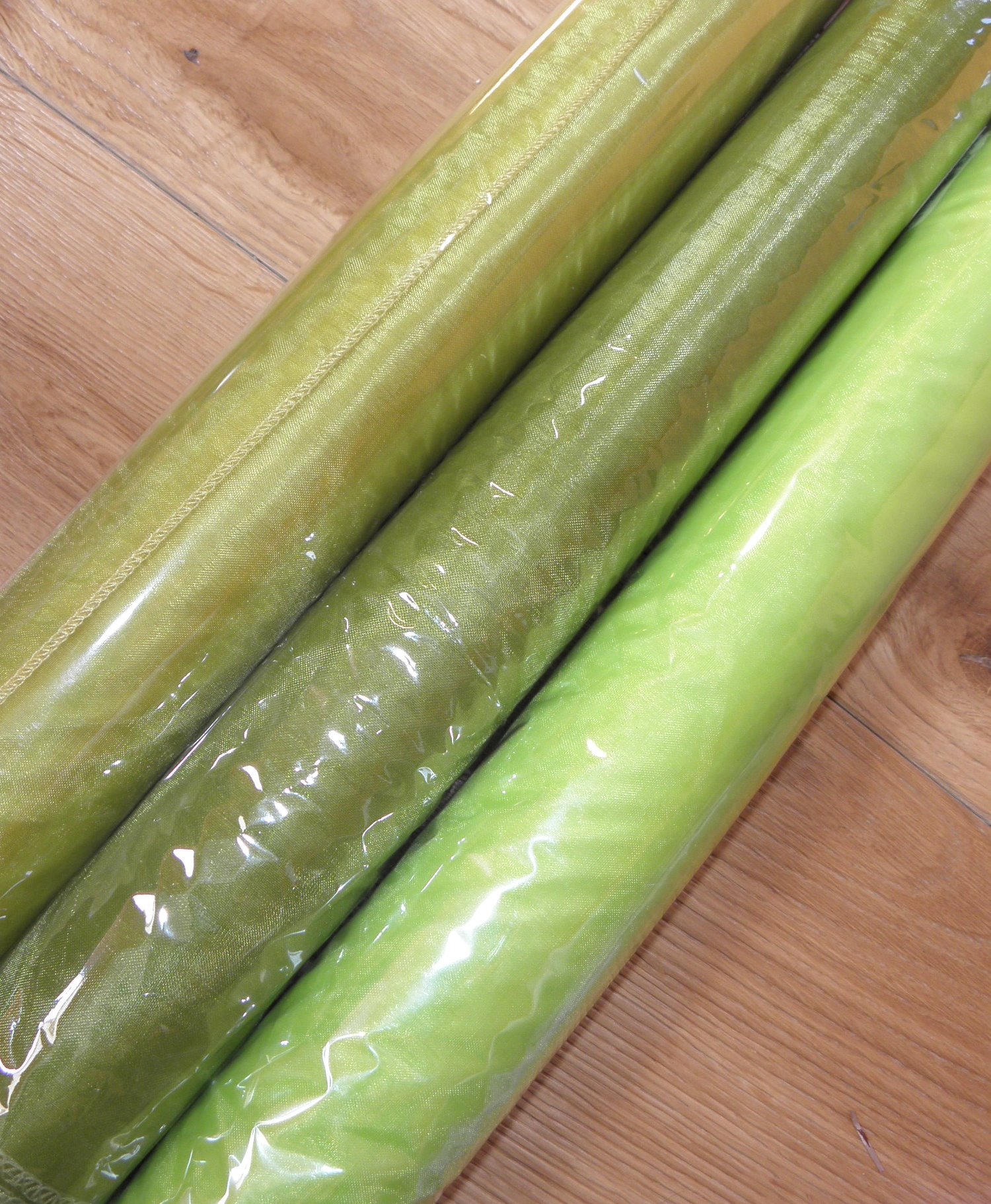 Organza v roli široká olivově zelená