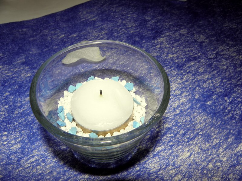 \"Ledové\" krystaly světle zelené 1-2mm