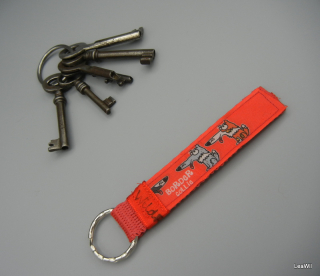 Klíčenka 2 cm borderka červená - pásek s kroužkem