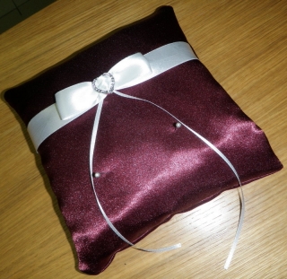 Polštářek pod prstýnky luxusní bordo5