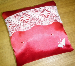 Polštářek pod prstýnky luxusní červený7